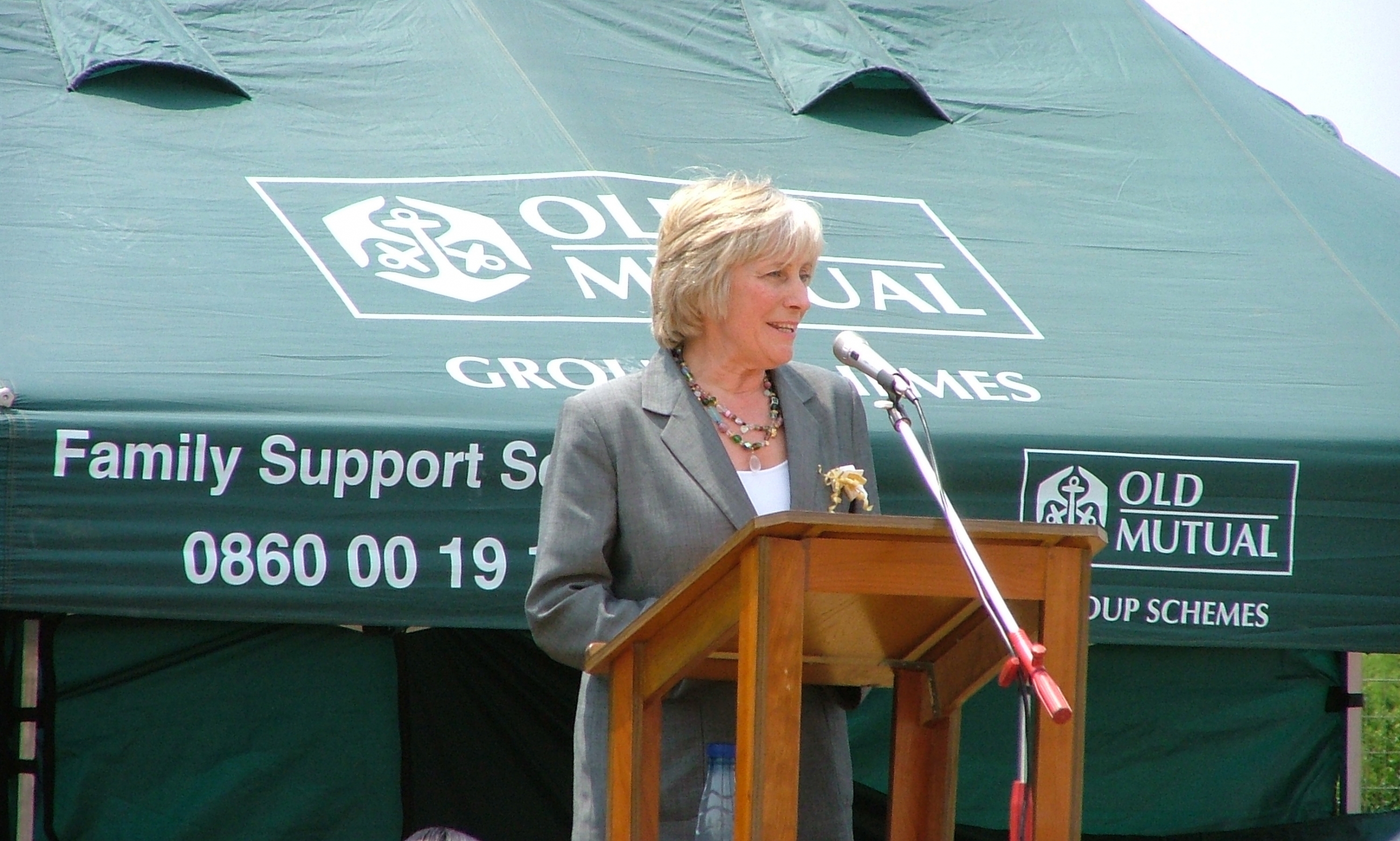 Janis Mowlam giving a speech in South Africa