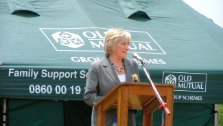 Janis Mowlam giving a speech in South Africa